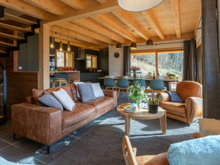 Séjour alpin avec salle de jeux et jacuzzi