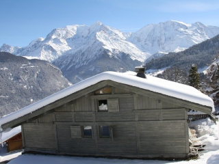 Magnifique chalet face au Mont-Blanc (8 à 12 personnes)