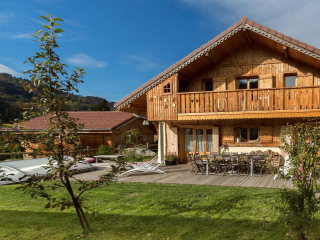 Chalet confortable avec spa de nage et sauna au pays du Mont Blanc